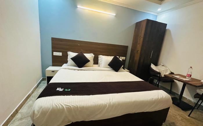 HOTEL SKY RISE PALACE NEAR DELHI AIRPORT