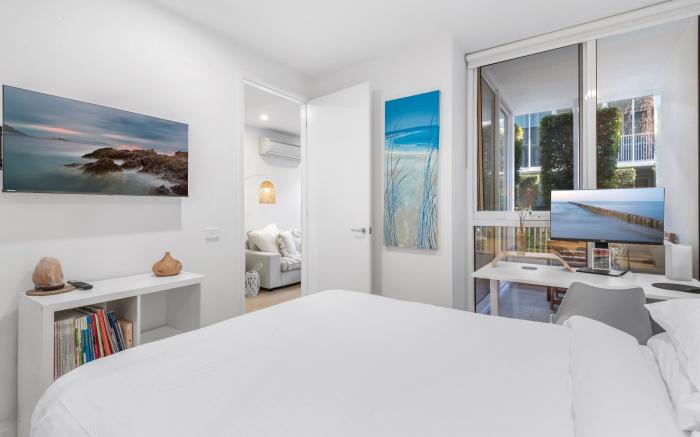 Brighton 1-Bed Apartment with Balcony & Parking