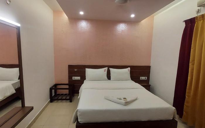 Hotel Sri Krishna Veg and Residency Murugeshpalya