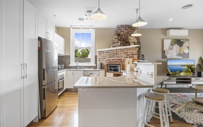 Lovely 3-Bed with Alfresco Dining in Prime Suburb