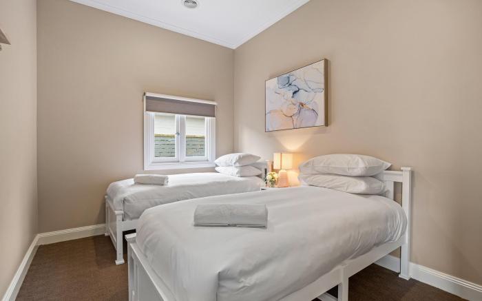 Lovely 3-Bed with Alfresco Dining in Prime Suburb