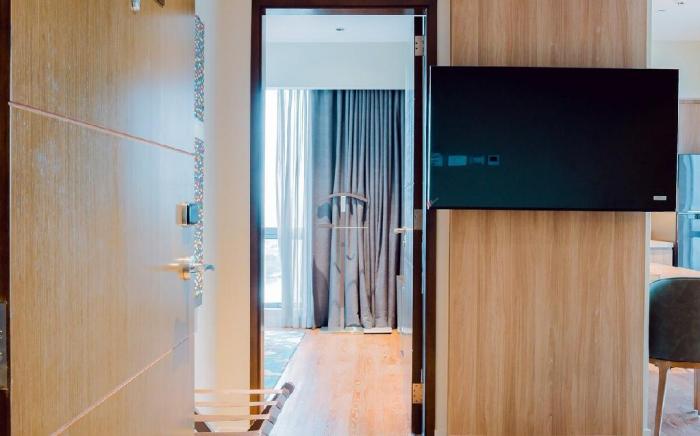 One Bedroom Suite with Canal view