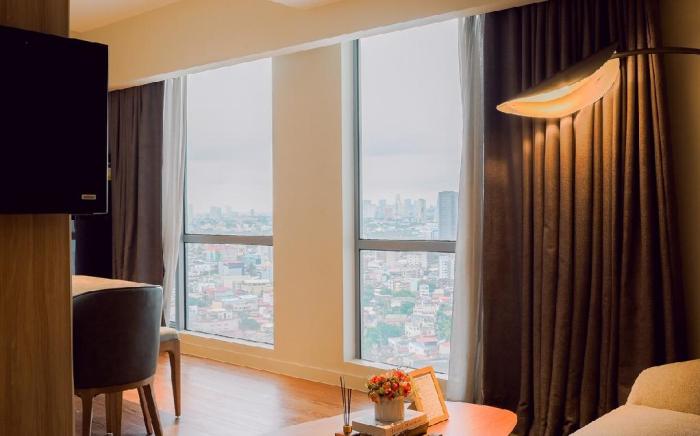 One Bedroom Suite with Canal view