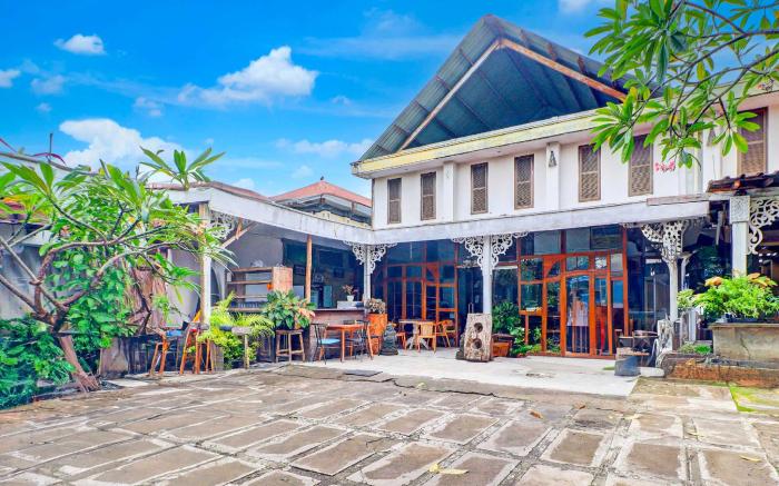 Dancenter Sanur Near Bali Exotic Marine Park