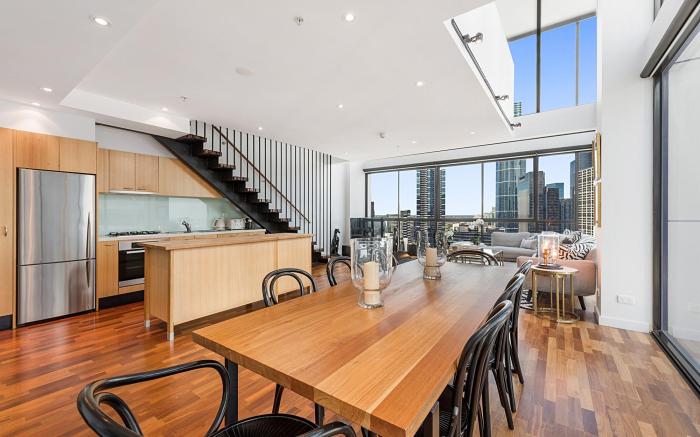 Incredible City Views in Convenient CBD Apartment