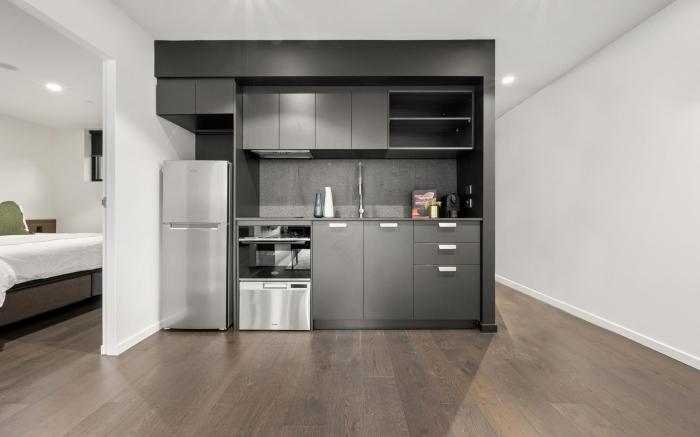 Sophisticated Inner-City 2-Bed with Outdoor Dining