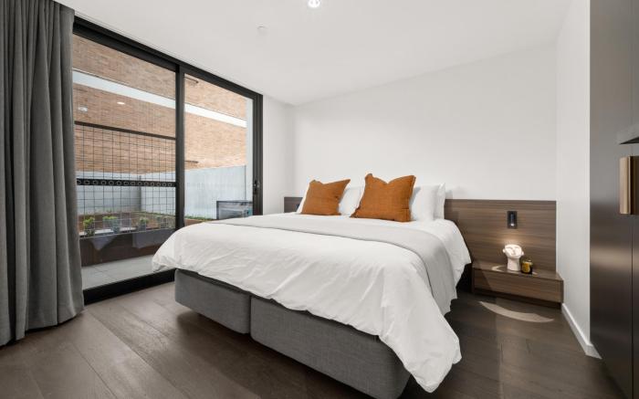 Sophisticated Inner-City 2-Bed with Outdoor Dining