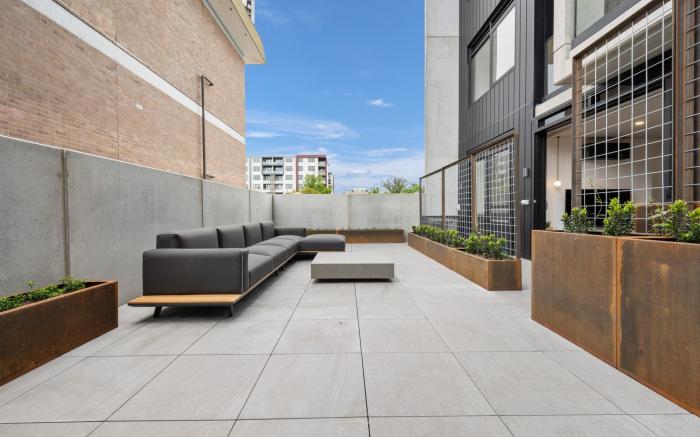 Sophisticated Inner-City 2-Bed with Outdoor Dining