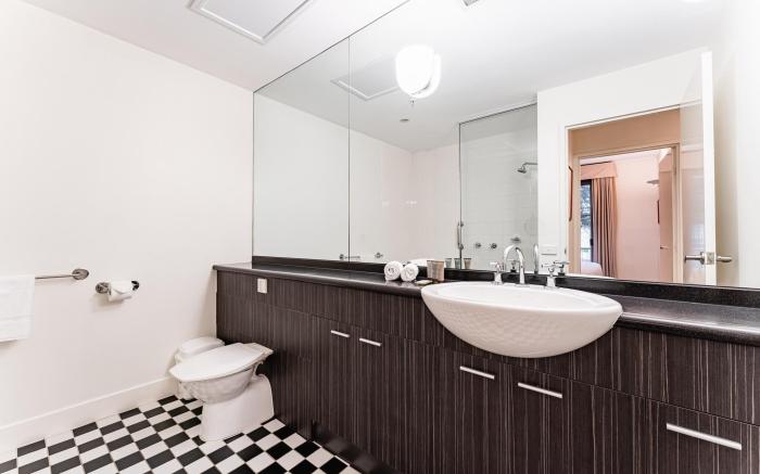 Chic 1-Bed in East Melbourne with Gym & Pool