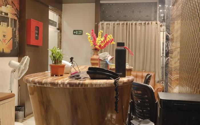 Hotel Aman Residency