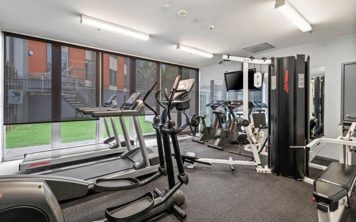 Sleek Kensington 2-Bed with BBQ Area & Gym
