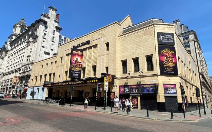 Modern City-Centre Home | Sleeps 12 | Free Parking