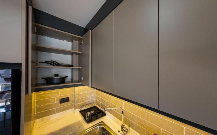 Dorado Suit 1 Queen Bed, Pool View with Balcony