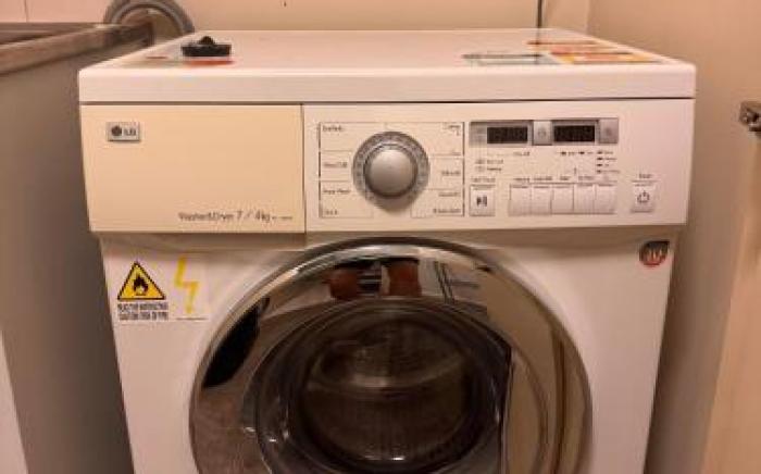 Minimalist 2-Bed, 2-Bath Apartment - Free Parking