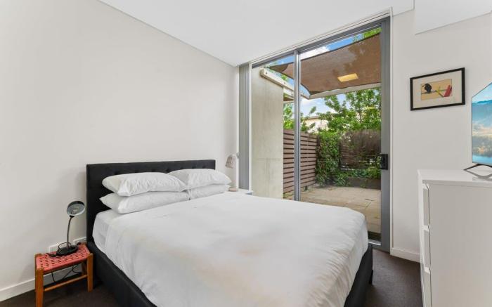 Tranquil 1-Bed Apartment with Courtyard, Pool, BBQ