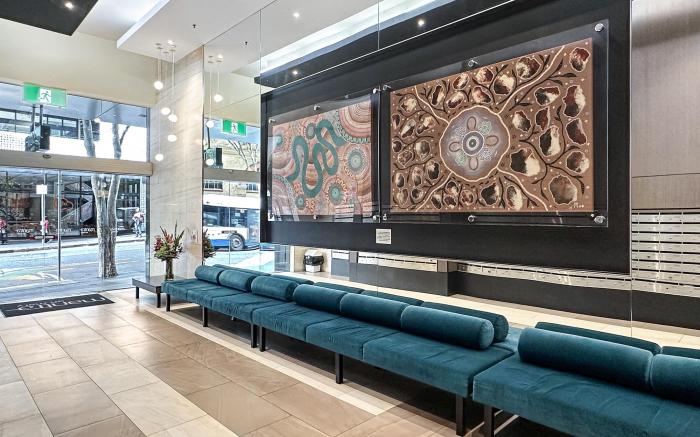 2-Bed City Apartment with Gym & Pool Access