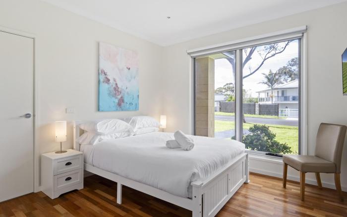 Seaside 3-Bed Home, Direct Beach Access