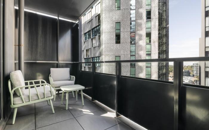 Sleek Southbank 2-Bed Apartment with Balcony Views