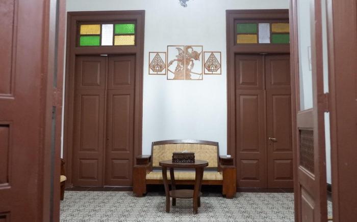 Omah Kuwitan, Traditional Java Home & Hospitality