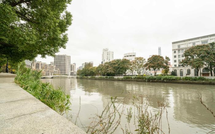 B&B 苏州河丨外白渡桥丨四行仓库抗战纪念馆丨上海陈毅广场丨黄浦会外滩丨外滩观光隧道丨河滨8