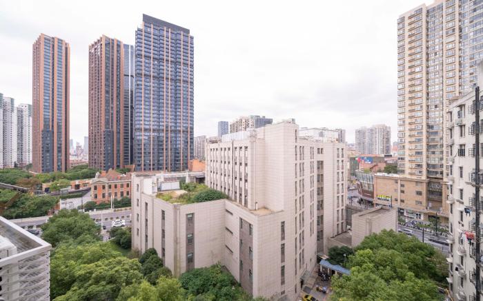 B&B 苏州河丨外白渡桥丨四行仓库抗战纪念馆丨上海陈毅广场丨黄浦会外滩丨外滩观光隧道丨河滨8