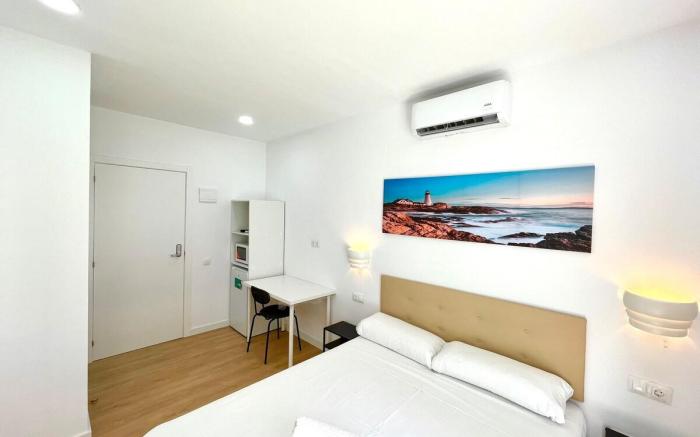 S4 - Huge and Minimalist King Room with Terrace