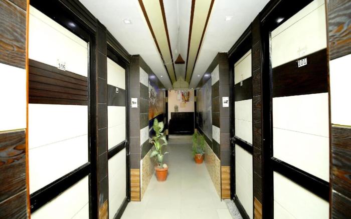 Hotel Brijwasi Palace