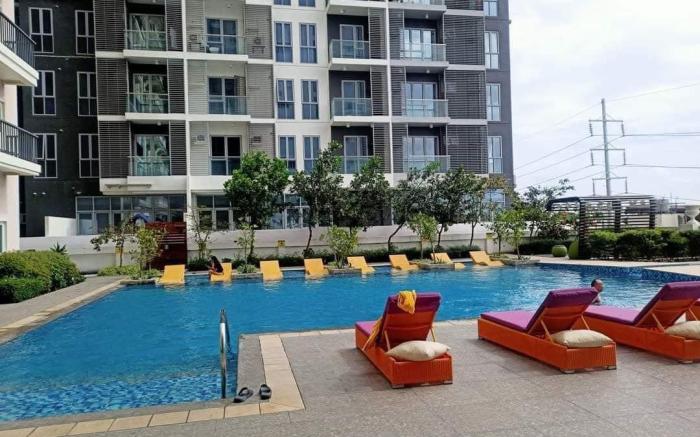 Cozy City Stay| Near SM |Free Wi-Fi & Pool Access