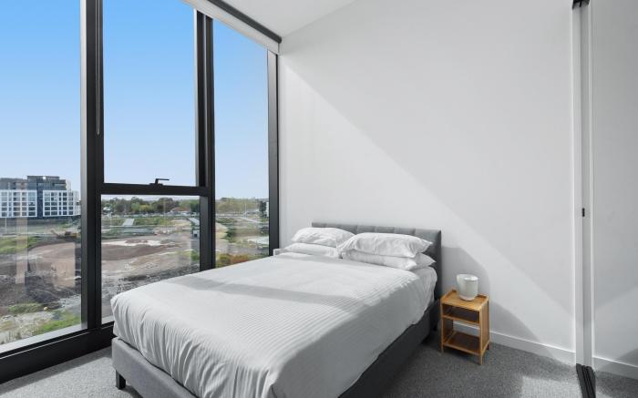 Generous 2-Bed Apartment with Great Amenities