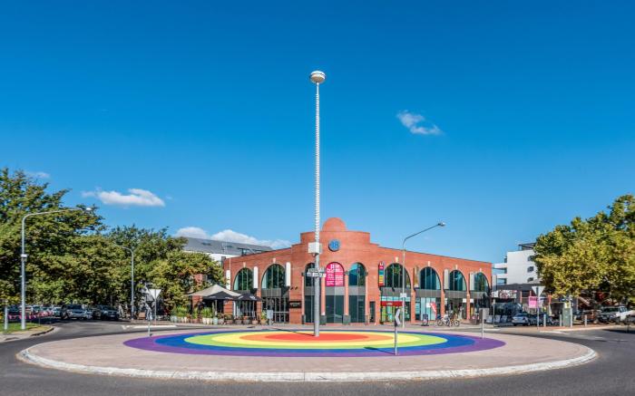 Experience Elegance in this Chic 1-Bed Unit