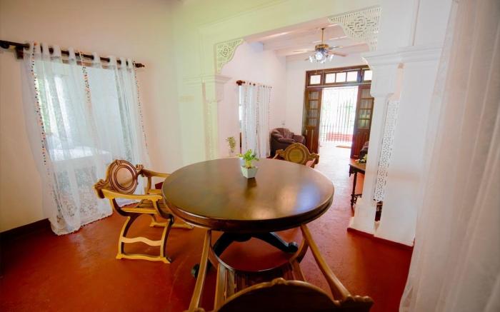 Aurora පාට පාට