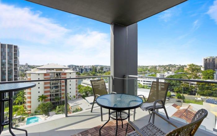 Spaciously Bright 1-Bed Apartment