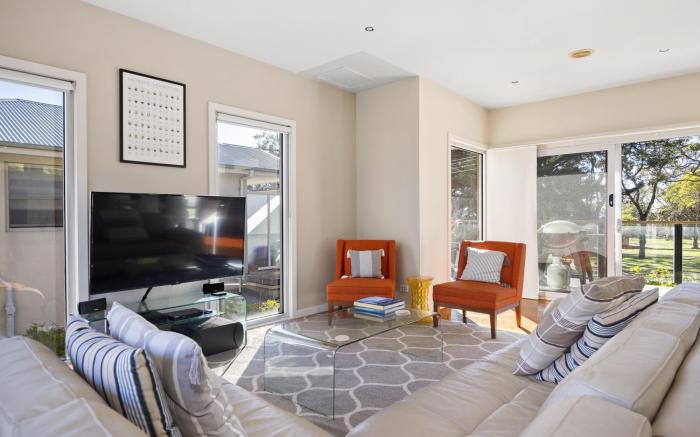 Spacious 3-Bed Townhouse Near Dromana Beach