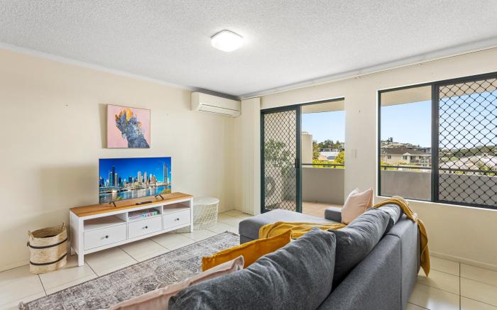 Albion Convenient Hideaway with Parking & Balcony