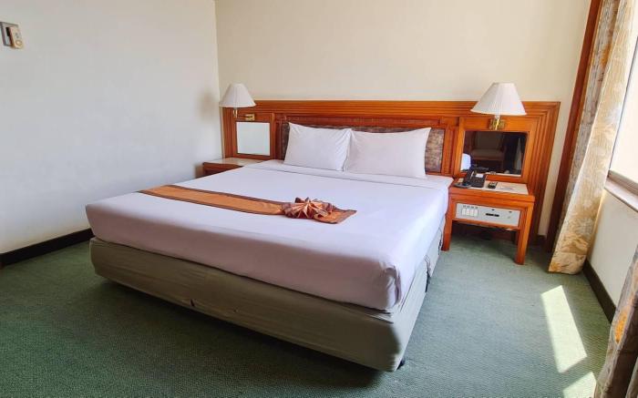 โรงแรมหรรษาเจบี