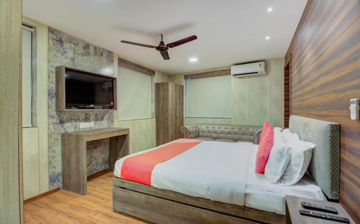 Hotel O New Sky Palace Residency