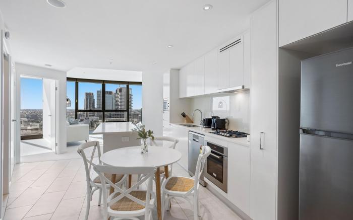 52nd Floor with Panoramic Views of Brisbane City