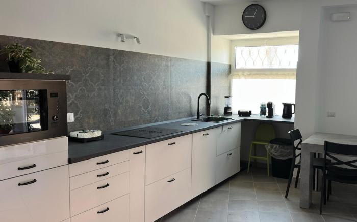 Camera con bagno condiviso B; Sweet Home Fleming