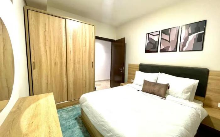 Furnished2 bed in zed park.