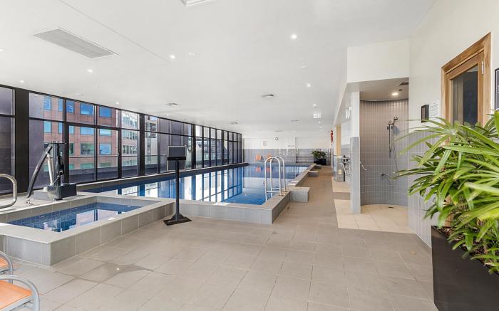 Executive Unit with Pool and Gym near Riverfront