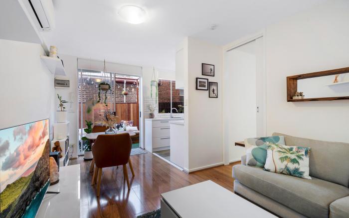 Snug St Kilda Apartment with Private Courtyard