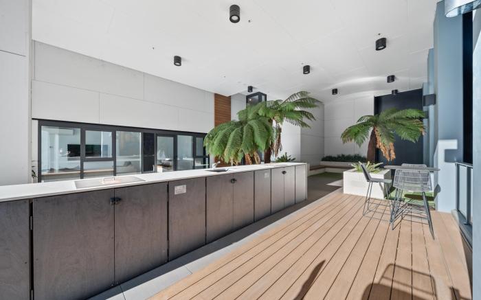 Stylish 2-Bed Apartment in Canberra CBD