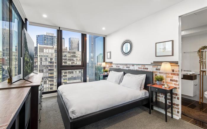 Chic 2-Bed Apartment with Balcony in Southbank