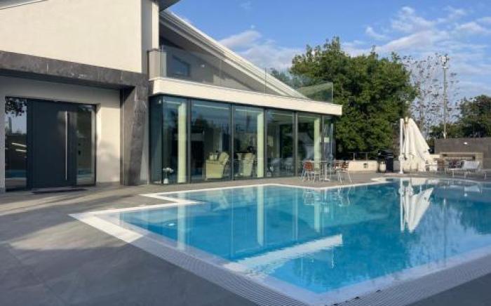 Coco Noir Luxury Villa