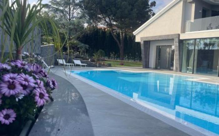 Coco Noir Luxury Villa