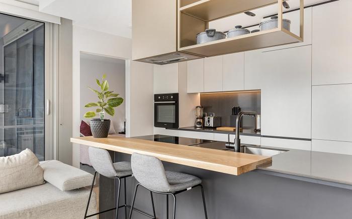 Gorgeous High-Rise Unit with Sky Bar, Pool and Gym