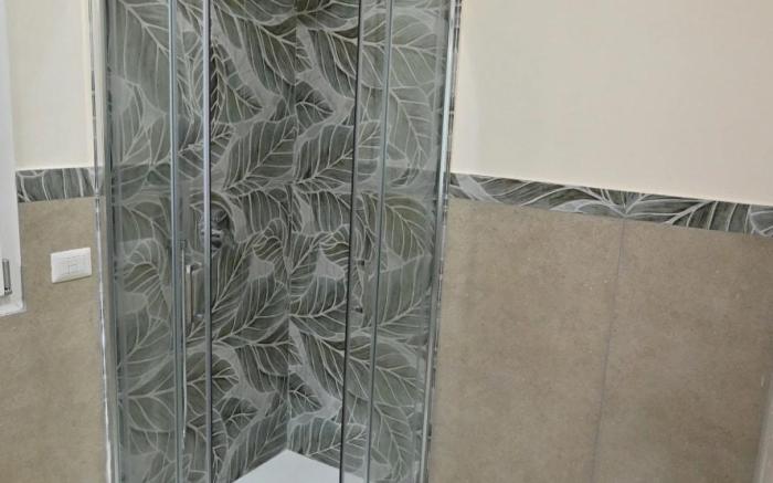 Coast to Coast Pool, Stanza minori