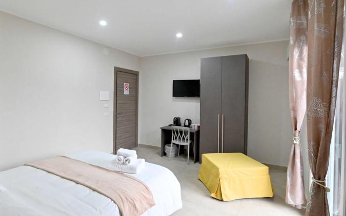 Coast to Coast Pool, Stanza minori