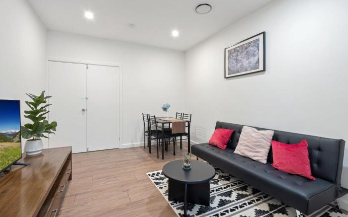 Cosy Kambah 1 Bedroom Near Shops & Parks