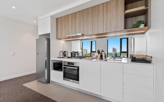 2-Bed Inner-City Pad with Pool, BBQ & Gym